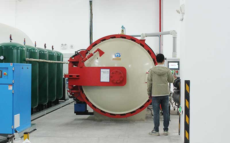 Autoclave for carbon fiber jetboard shell